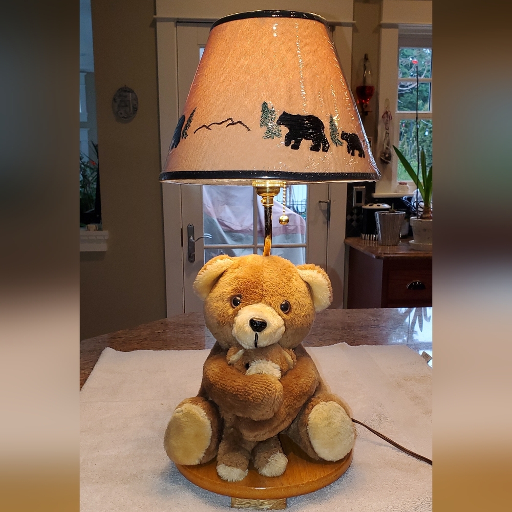 Vintage Teddy Bear Musical Lamp with Shade